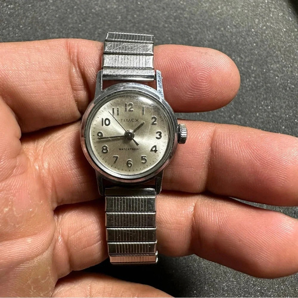 Vintage Timex Lady Classic Silver Tone Stretch Band Hand-Wind Mechanical Watch - Picture 1 of 9